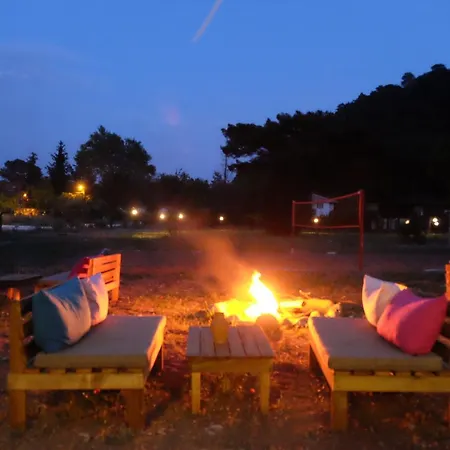Kamp alanı Camp Meeting Point *
